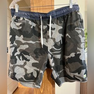 Banks Shorts - Men's 7.5" Inseam
Color: black/gray camo 
Size: XL